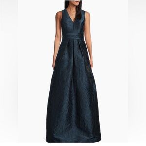 Kay Unger Mariah Jacquard Textured Gown in Blue opal, SIZE 4
